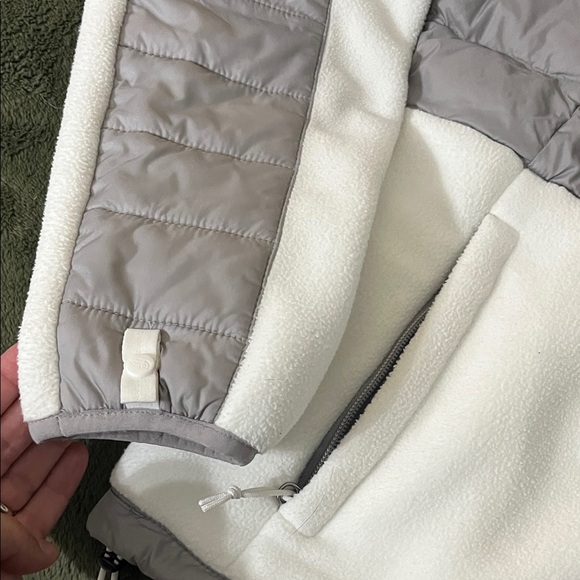 The North Face Two-Tone Gray and White Jacket - Picture 3 of 8